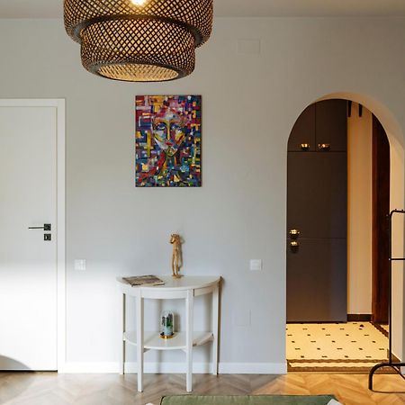 Petite Maison Sur Le Boulevard Bukarest Eksteriør billede
