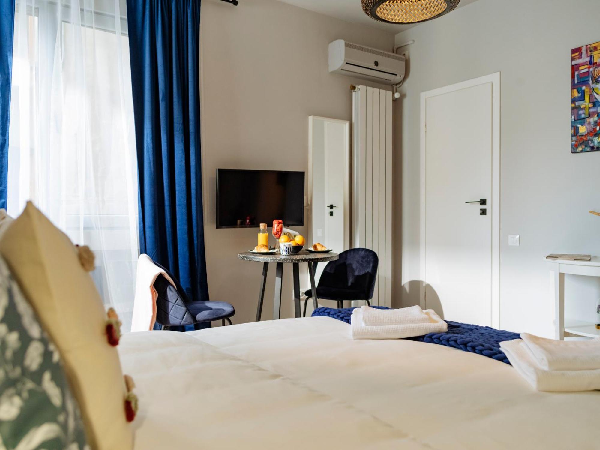 Petite Maison Sur Le Boulevard Bukarest Eksteriør billede