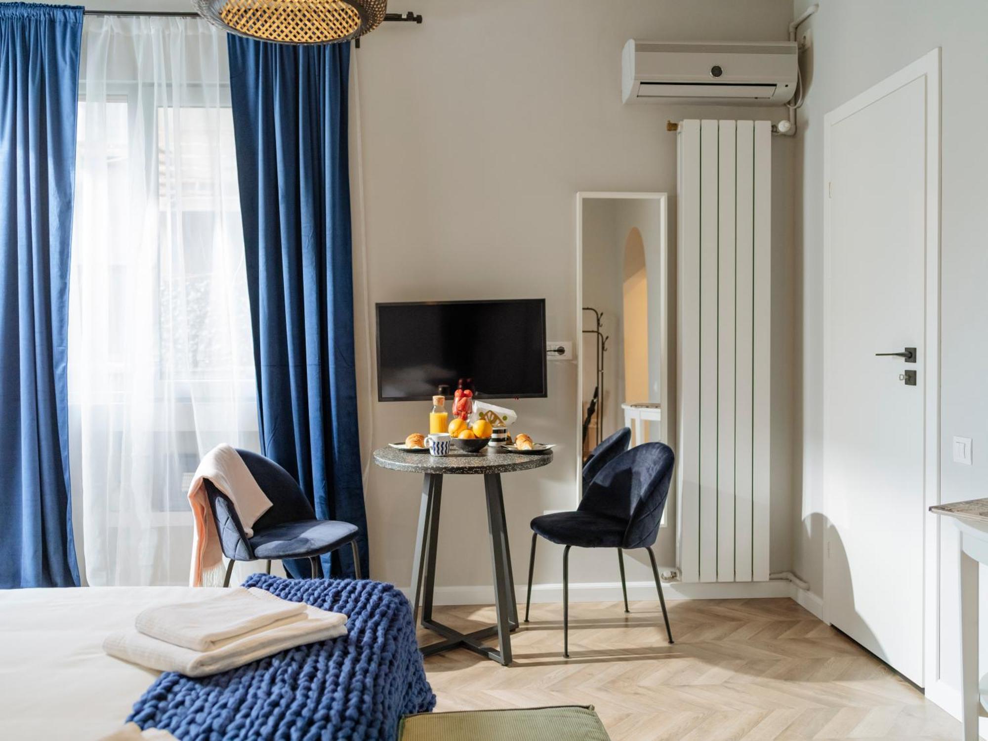 Petite Maison Sur Le Boulevard Bukarest Eksteriør billede